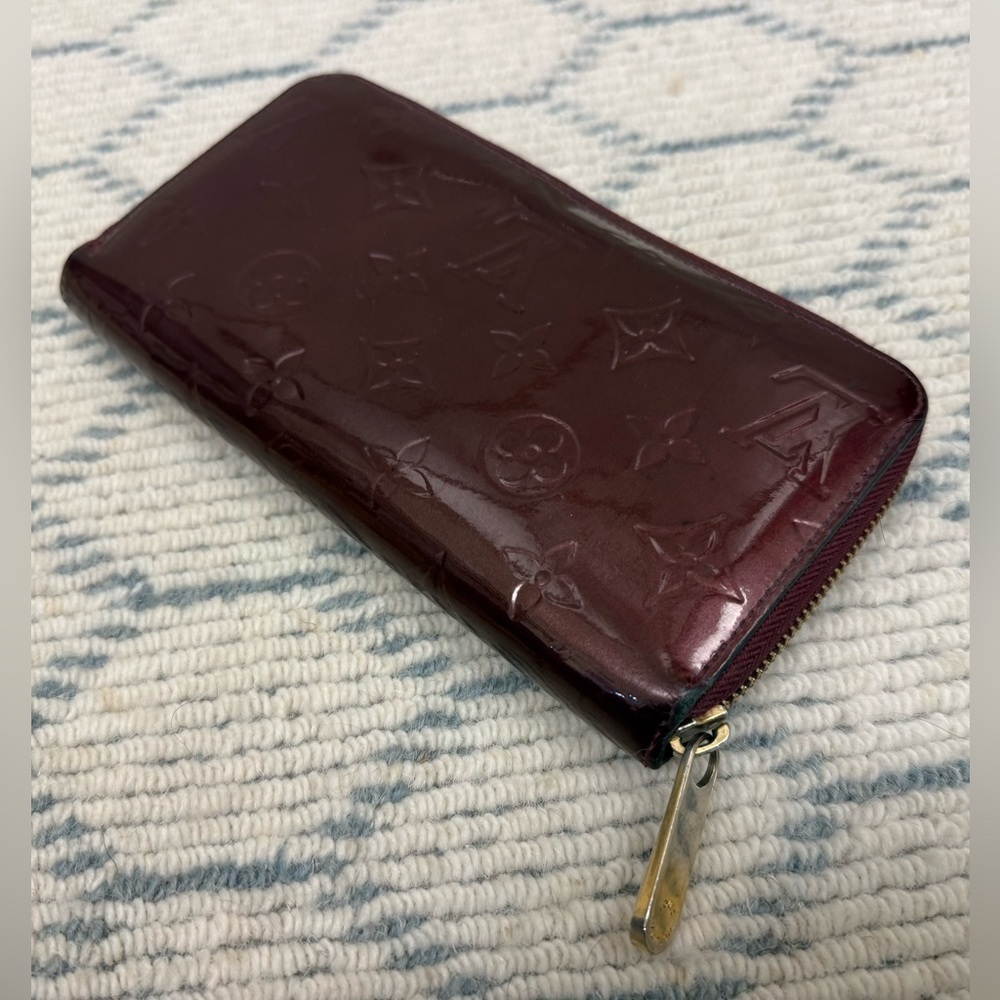 LOUIS VUITTON Classic Monogram Burgundy Vernis Patent Leather Zippy Chic Wallet - Picture 10 of 16
